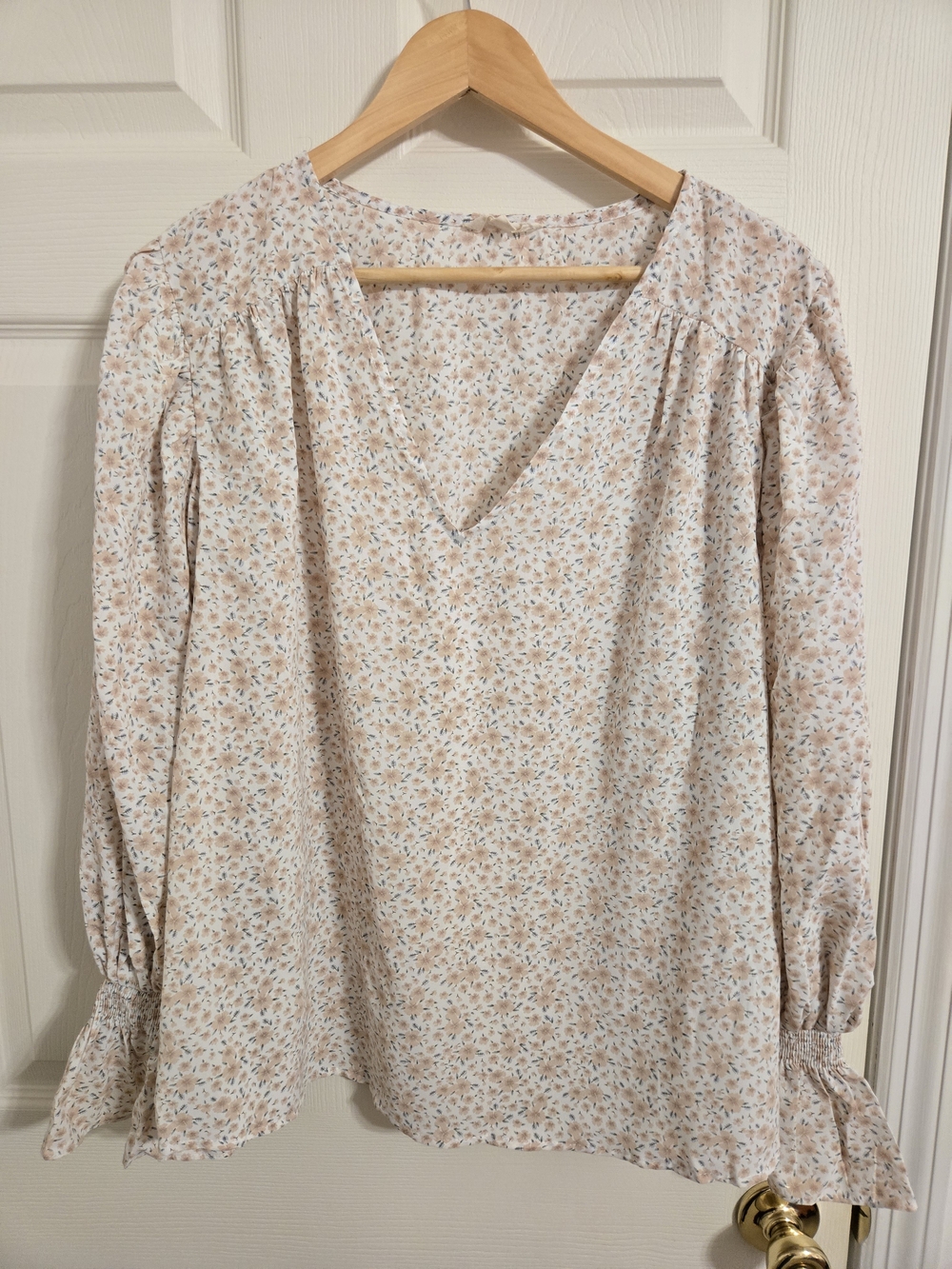 Entro Floral Pink And White V-Neck Lightweight Boho Blouse Size Large